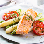 Fisch ist eine hervorragende Quelle von Omega-3-Fettsäuren und wichtigen Vitaminen und Mineralstoffen.