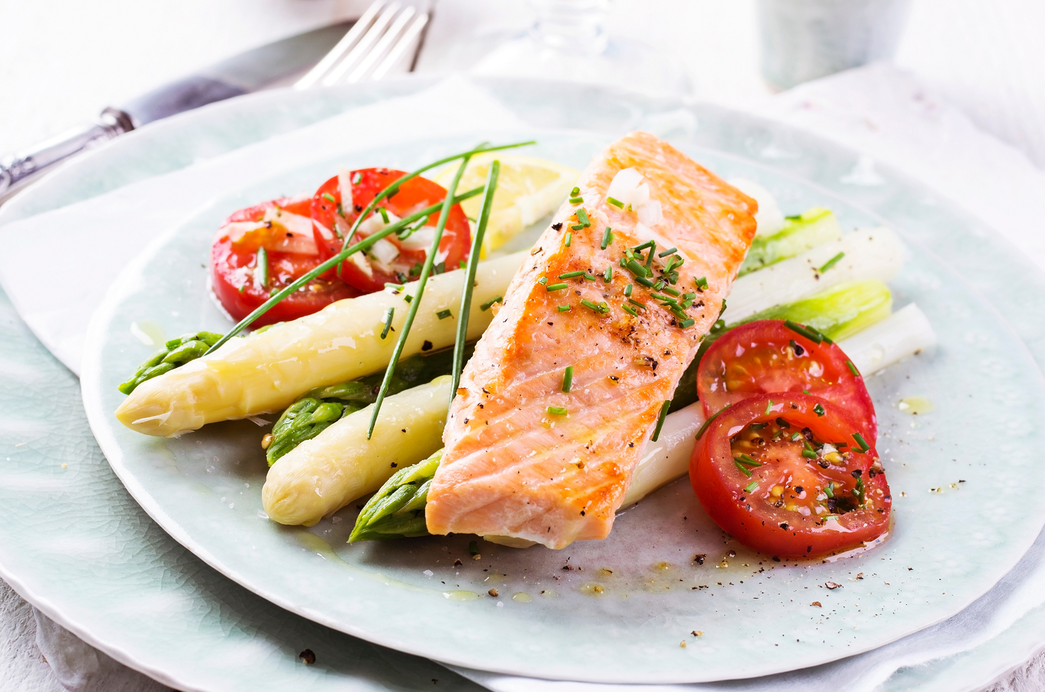 Fisch ist eine hervorragende Quelle von Omega-3-Fettsäuren und wichtigen Vitaminen und Mineralstoffen. 