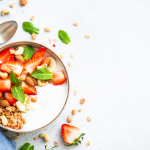 Obstsalat mit Joghurt ist eine einfache Möglichkeit, Obst in unseren Speiseplan einzuklinken.