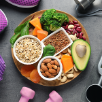 Gesunde Ernährung und Bewegung helfen, den Cholesterinspiegel im Gleichgewicht zu halten