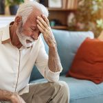 Mann mit Fatigue-Symptom